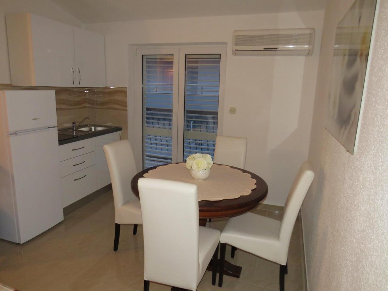 Apartment Miskovic Макарска Экстерьер фото