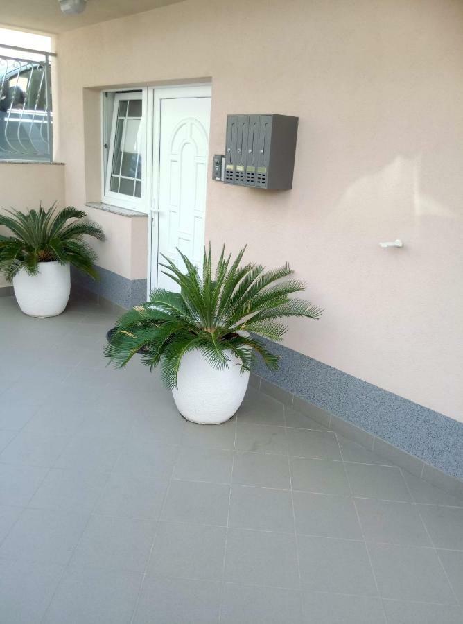 Apartment Miskovic Макарска Экстерьер фото